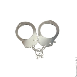 Фото металеві наручники handcuffs в профессиональном Секс Шопе