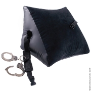Комплекты и наборы BDSM аксессуаров - надувная подушка с наручниками deluxe position master with cuffs фото