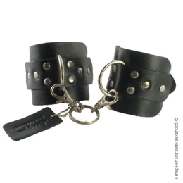 Фото наручники з шкіри в профессиональном Секс Шопе