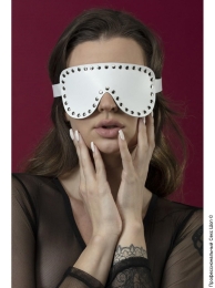 Фото белая маска на глаза с заклепками из кожи feral feelings - blindfold mask в профессиональном Секс Шопе