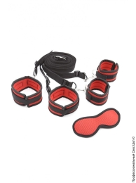 Фото набор бдсм аксессуаров черно-красного цвета в профессиональном Секс Шопе