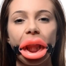 Расширитель рта в форме пышных губ Master Series Sissy Mouth Gag - Расширитель рта в форме пышных губ Master Series Sissy Mouth Gag