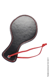 Фото шлепалка с красным шнурком - spanker black в профессиональном Секс Шопе